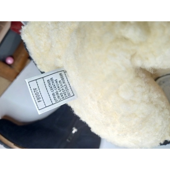 Ugg | Tall Black Suede boots - Picture 12 of 12